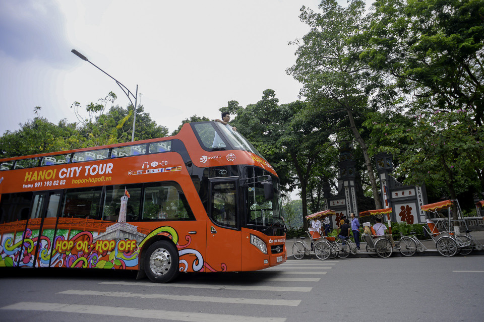 D'ici fin décembre 2020, pour une tournée dans Hanoï, le tarif adulte n'est que de 130.000 dongs, les enfants de 6 à 11 ans, de 95.000 dongs. Et pour les enfants de moins de 6 ans, la balade est gratuite. Photo: Zing