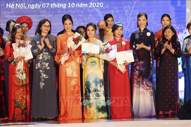 Le troisième prix a été décerné à Tran Thi Thanh Thuy, Tran Thi Bao Xuyen et Lam Thi Thanh Son.