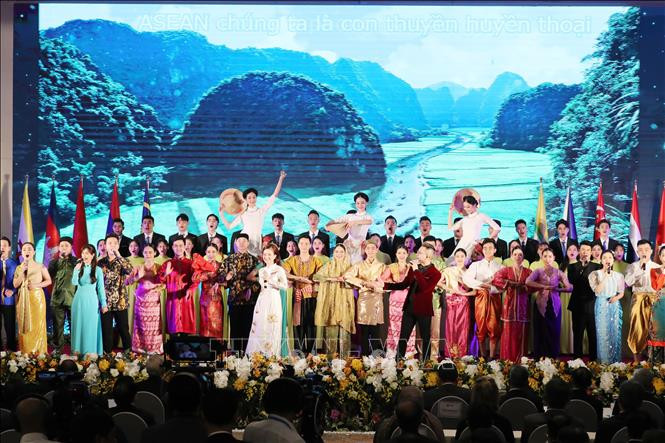 Des numéros artistiques interprétés lors de la cérémonie d'ouverture.