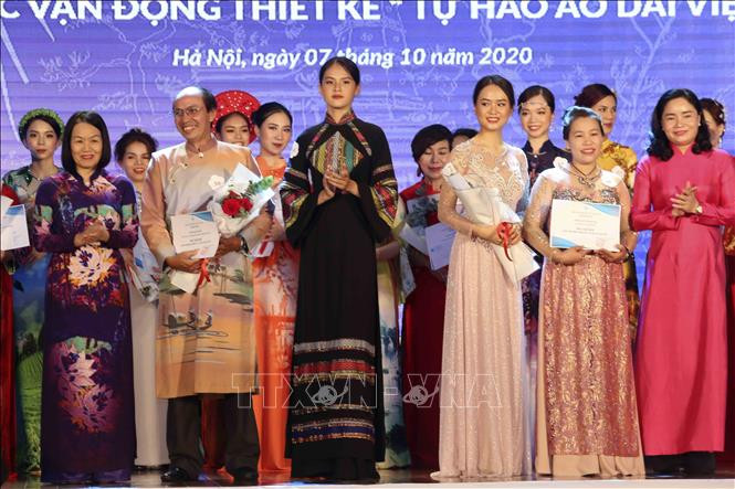 La candidate Nguyen Thi Hoang Anh et le candidat Phung Quoc Khanh ont tous remporté le deuxième prix.