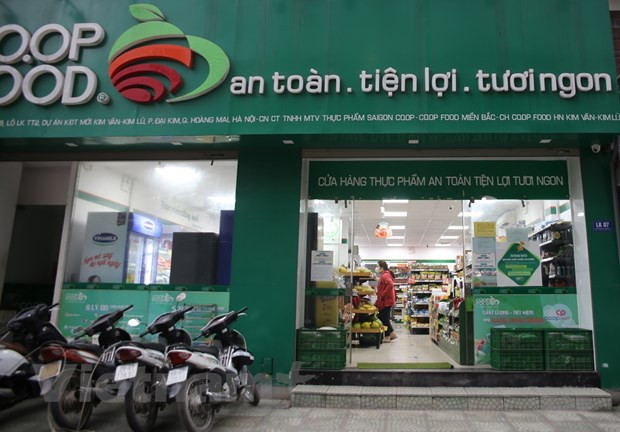 Les supermarchés alimentaires sont toujours ouverts et garantissent l'approvisionnement des marchandises aux clients. Le Premier ministre a également appelé à cette occasion à l’union et à la détermination de tous les secteurs, échelons et localités dans la mise en œuvre des politiques du Parti et de l'État pour surmonter les difficultés causées par la crise du coronavirus. Le rapport de la réunion a montré que dans le contexte d'économie mondiale en récession, la croissance du pays au premier trimestre de 3,82% est un chiffre encourageant. Il s'agit cependant de la croissance économique la plus faible du premier trimestre au cours de ces dernières années (depuis 2009). Photo: Hung Vo/Vietnam+