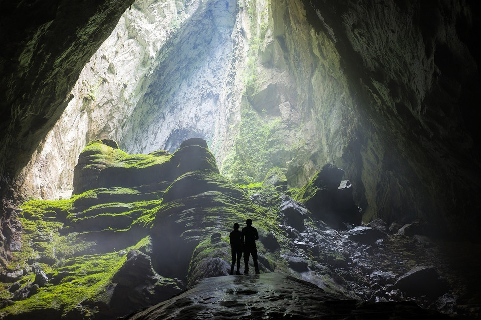 Le parc national de Phong Nha - Ke Bang, district de Bo Trach, province de Quang Binh est classé 6e. C'est l'une des plus grandes réserves naturelles du Vietnam, avec de majestueuses montagnes calcaires et 392 grottes, dont la plus grande du monde : Son Doong. Ce parc national a été reconnu par l'UNESCO comme patrimoine naturel mondial. Photo: Vietnam Stock Images / Shutterstock.