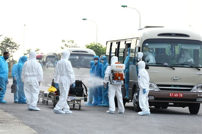 Tous les passagers, membres d'équipage et leurs bagages sont désinfectés.