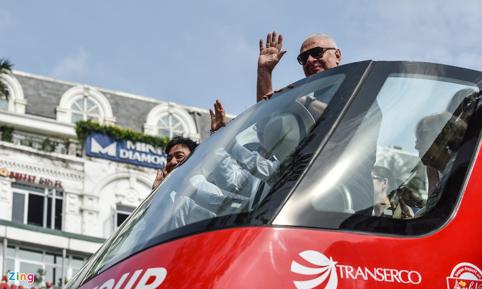 Les visiteurs achèteront des billets électroniques pour pouvoir atteindre n'importe quel point du voyage. La validité du billet est de 4 heures à partir du premier point d'embarquement. Pendant ces 4 heures, les visiteurs peuvent monter et descendre à leur guise. Photo: Zing