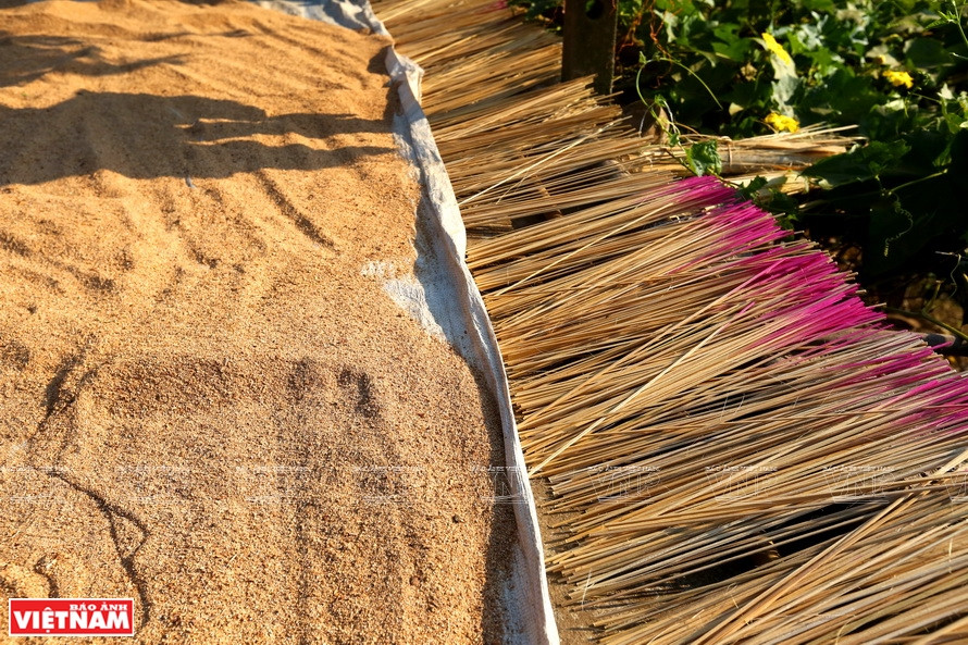 Un paquet d’encens se compose de 20 bâtonnets. 