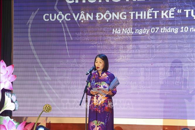 Mme Bui Thi Hoa, vice-présidente de l'Union des femmes vietnamiennes, cheffe du Comité d'organisation prend la parole.