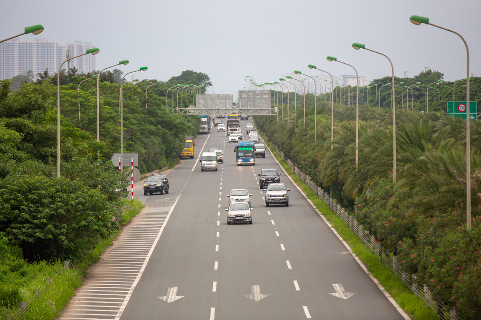 L’avenue Thang Long est l'une des autoroutes les plus modernes du Vietnam, contribuant au développement urbain et économique de Hanoï et créant un élan de développement économique pour les régions du nord-ouest et du nord du pays. L’avenue Thang Long est un ouvrage visant à célébrer les 1.000 ans de Thang Long Hanoï. Mis en chantier depuis mars 2005, l’ouvrage d’une longueur totale de 29,2 km a été inauguré le 3 octobre 2010. Elle représente un investissement total de 7.527 milliards de dongs, dont 1.840 milliards provenant du budget central et 5.678 milliards de dongs du fonds de la ville de Hanoï. Photo : Vietnam+