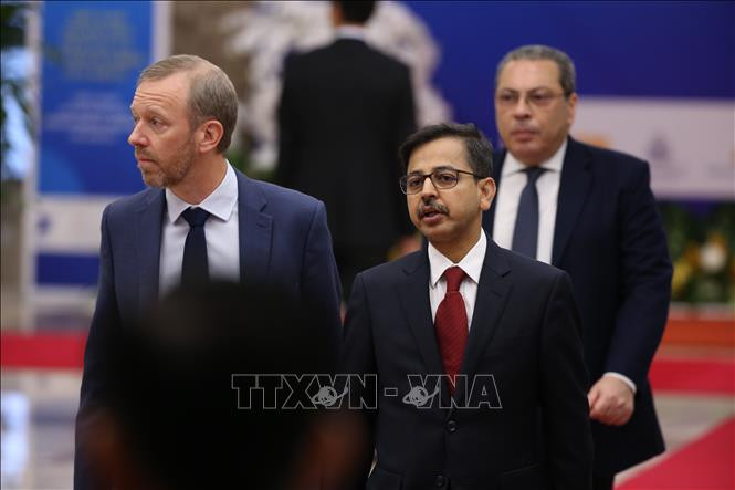 Des ambassadeurs, des représentants des pays de l'ASEAN et des missions diplomatiques à Hanoï assistent à l'ouverture du Sommet.