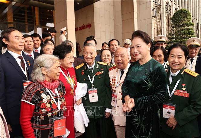 La présidente de l'AN Nguyen Thi Kim Ngan et les délégués participant au 10e Congrès national d’émulation patriotique.