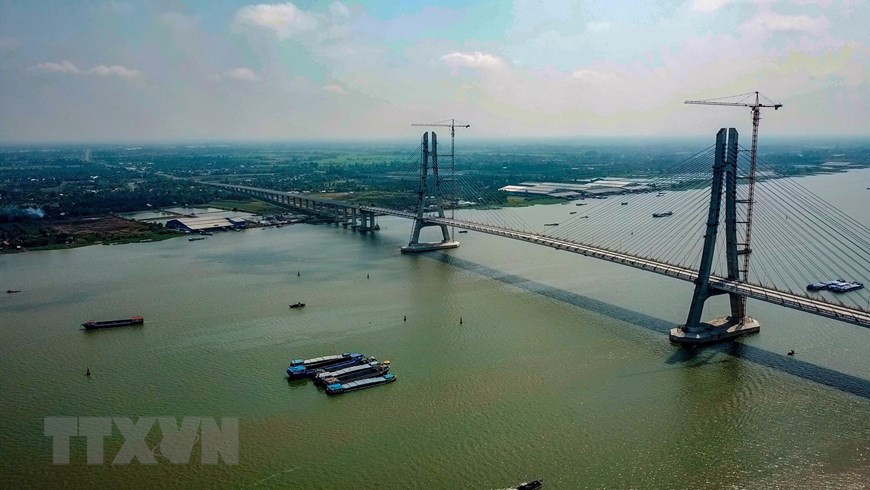 Le pont Vam Cong enjambant la rivière Hau. Photo: VNA