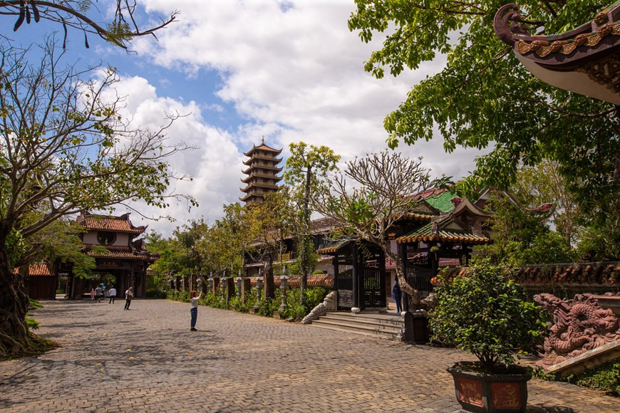 La pagode Thien Hung est une destination attrayante des touristes.