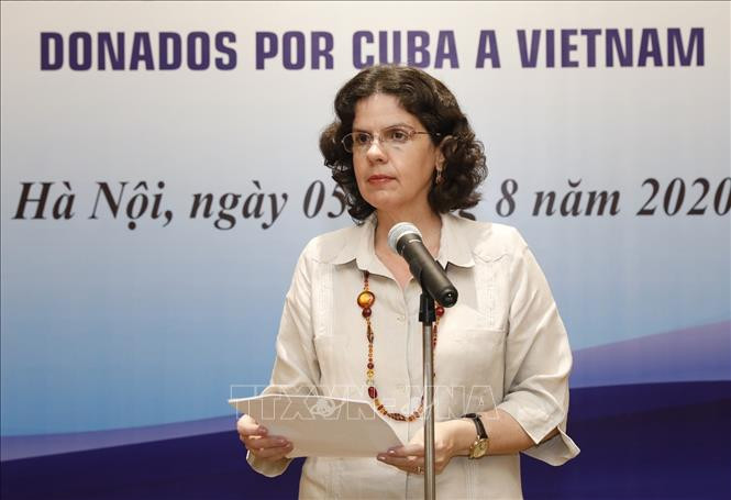 L'ambassadrice de Cuba au Vietnam Lianys Torres Rivera prend la parole.