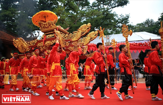 Cette fête rend hommage à deux grands événements historiques que sont le 597e anniversaire de l'insurrection de Lam Son et le 582e anniversaire de la mort de Le Loi (Le Thai To).