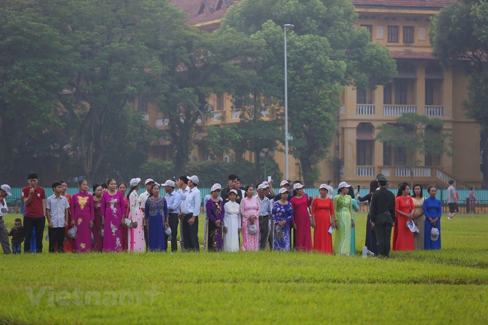 La Patrie et le peuple vietnamiens garderont de lui l’image d’un communiste exemplaire, intime, loyal, ainsi qu’un ardent révolutionnaire, dévoué à la cause révolutionnaire du Parti et du peuple vietnamiens. Photo: VNA