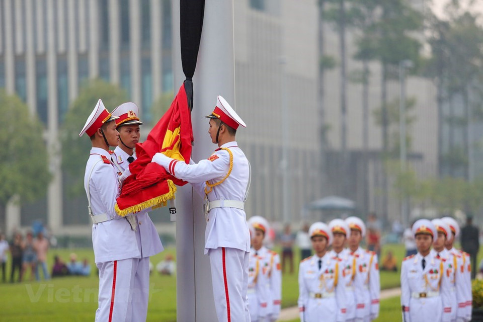 En plus de 70 ans d’activité, durant la guerre comme en temps de paix et d’édification nationale, l’ancien secrétaire général Dô Muoi s’était forgé sa solidité, son intelligence vive, son caractère résolu et son attachement intime au peuple, indique l’ancien secrétaire général Lê Kha Phiêu. Photo: VNA