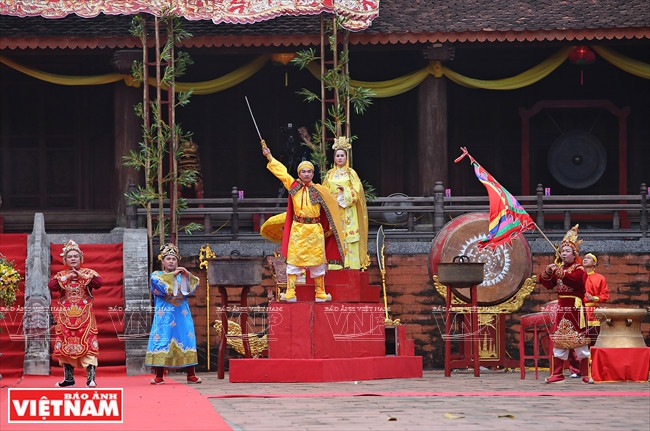 …''L’empereur Lê monte sur le trône'', évènements importants qui marquent le processus d'édification et de défense nationale en mettant fin à une domination de 20 ans par la dynastie chinoise des Ming, inaugurant une nouvelle et brillante dynastie de l'histoire du pays.