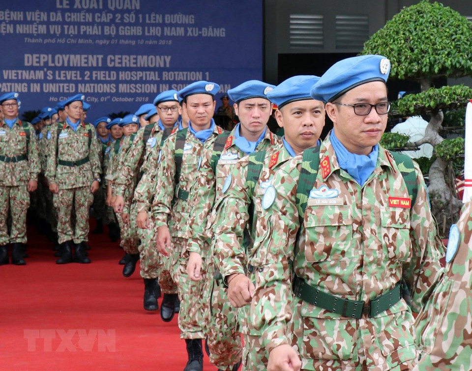  Le premier groupe comprend 30 cadres et soldats de l’hôpital de campagne de niveau 2 No.1 des Forces de maintien de la paix du Vietnam participant aux opérations de maintien de la paix de l’ONU au Soudan du Sud.