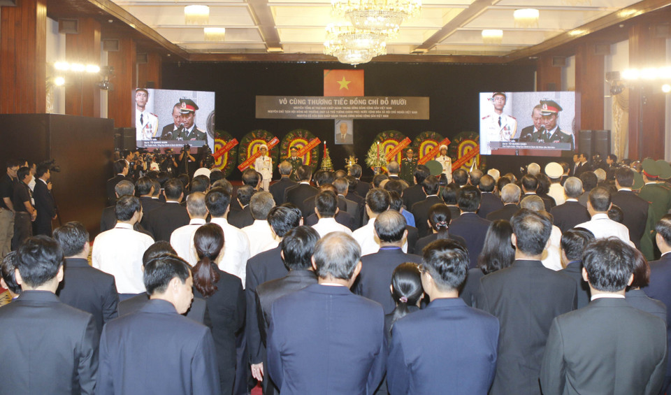 La cérémonie funéraire de l’ancien secrétaire général du PCV Dô Muoi s’est déroulé simultanément dans la Salle de réunification de Hô Chi Minh-Ville (Sud). Photo: VNA