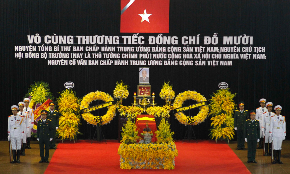 La cérémonie funéraire de l’ancien secrétaire général du Parti communiste du Vietnam (PCV) Dô Muoi a débuté à 07h00 du 6 octobre 2018 à la Maison funèbre nationale, 5 rue Trân Thanh Tông, à Hanoi. Photo : VNA