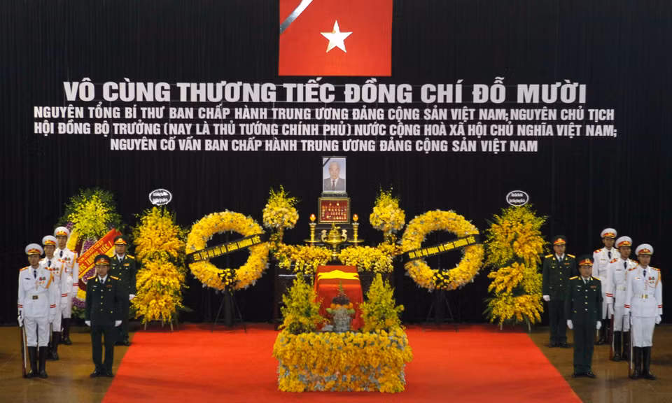 La cérémonie funéraire de l’ancien secrétaire général du Parti communiste du Vietnam (PCV) Dô Muoi a débuté à 07h00 du 6 octobre 2018 à la Maison funèbre nationale, 5 rue Trân Thanh Tông, à Hanoi. Photo : VNA