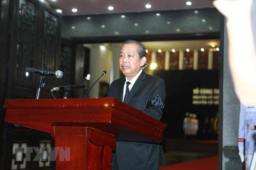 Le vice-Premier ministre permanent Truong Hoa Binh, responsable de l'organisation des funérailles, a lu la liste du comité d’organisation des funérailles de l’ancien ancien président du Vietnam, le général Lê Duc Anh, qui est composée de 39 membres.