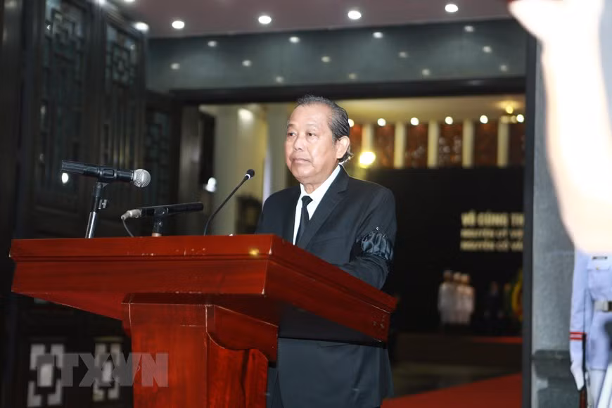 Le vice-Premier ministre permanent Truong Hoa Binh, responsable de l'organisation des funérailles, a lu la liste du comité d’organisation des funérailles de l’ancien ancien président du Vietnam, le général Lê Duc Anh, qui est composée de 39 membres. 