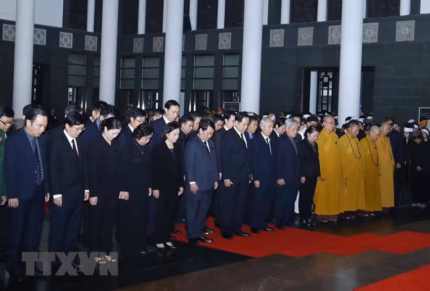 La délégation du Comité central du Front de la Patrie du Vietnam (FPV), dirigée par son président Tran Thanh Man. 