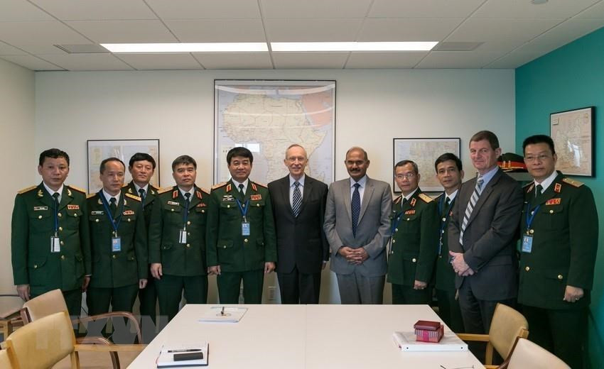  Une haute délégation militaire du Vietnam a effectué une visite de travail du 14 au 16 octobre 2014 à l’ONU à New York (Etats-Unis). Photo : VNA