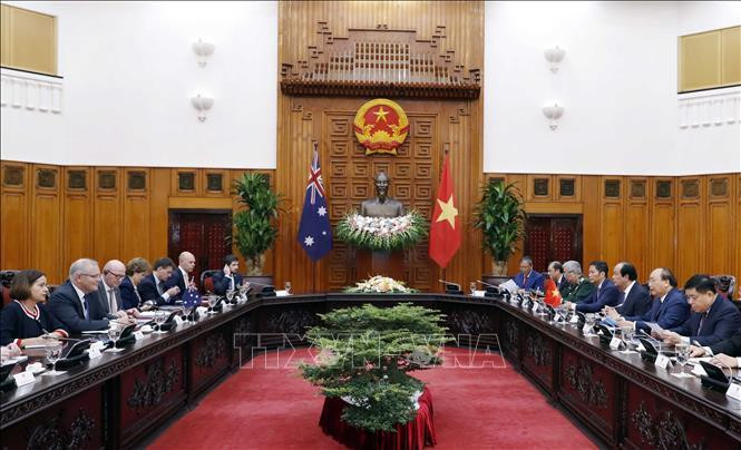 Le Premier ministre Nguyên Xuân Phuc s'entretient à Hanoi avec son homologue australien, Scott Morrison. Photo: VNA 