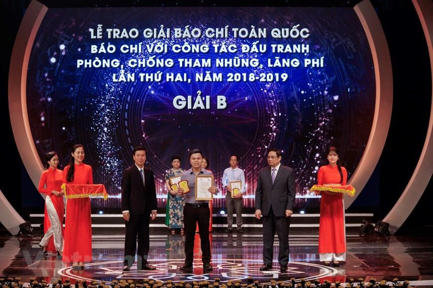 Vo Manh Hung, correspondant du journal en ligne Vietnamplus de VNA remporte le prix B. Photo: VNA