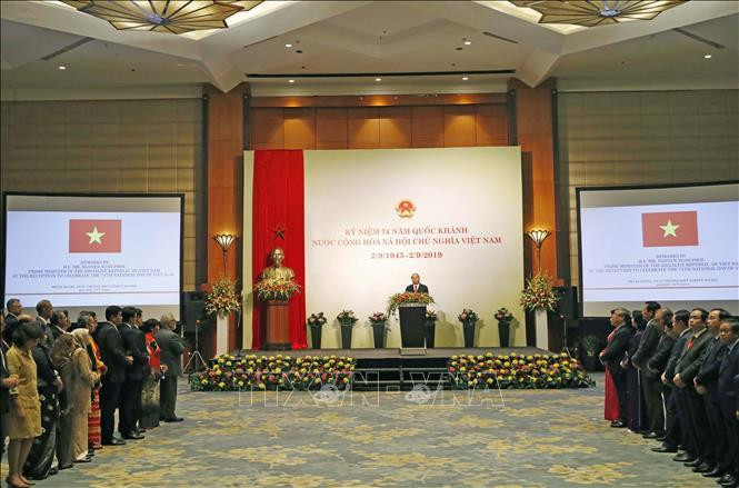 Le Premier ministre Nguyên Xuân Phuc et son épouse ont organisé jeudi 29 août à Hanoi une réception des ambassadeurs étrangers, chargés d’affaires et responsables d’organisations internationales, à l’occasion de la 74e Fête nationale du Vietnam (2 septembre 1945-2019). Photo: VNA
