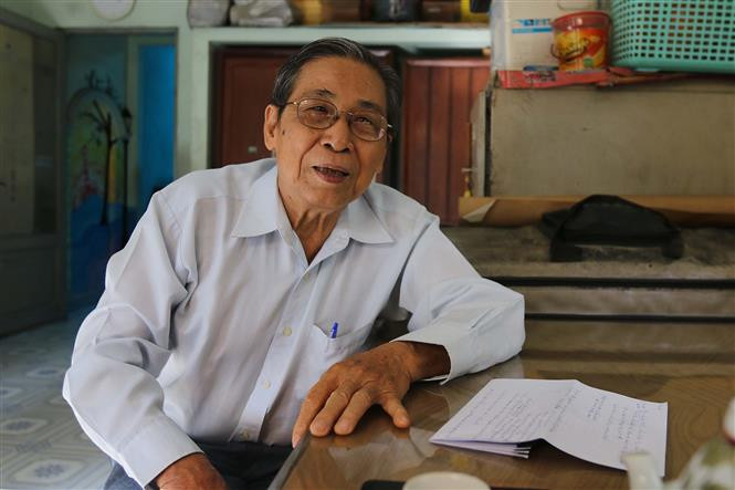 Le journaliste Thanh Bên à son domicile à l'arrondissement N°8 à Hô Chi Minh-Ville. Il était reporter de l'Agence d'Information de Libération. Photo: VNA 