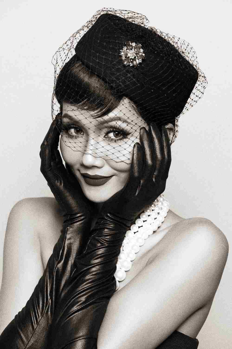 H'Hen Niê, 25 ans, d’ethnie Êde, ayant figuré dans le top 5 de Miss Universe 2018, est en tête de la liste avec 4.576 points.