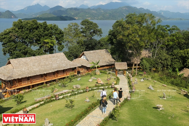 Un coin d'un resort cinq étoiles dans la zone touristique du lac de Hoa Binh