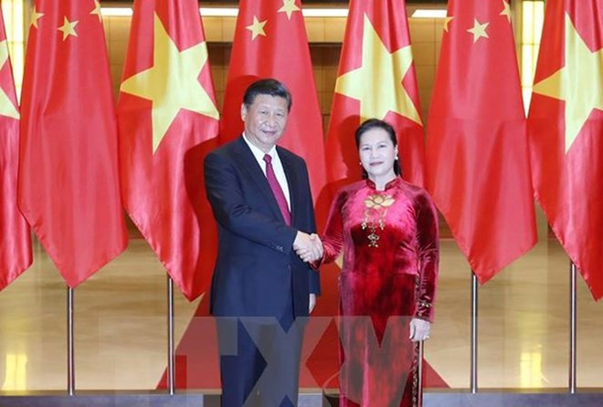 Xi Jinping a ensuite eu une entrevue avec la présidente de l'Assemblée nationale vietnamienne Nguyen Thi Kim Ngan.