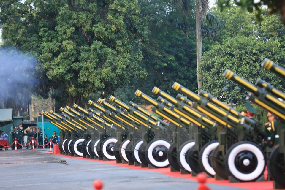 Vingt-et-un coups de canon ont été tirés lors de cette cérémonie solennelle.
