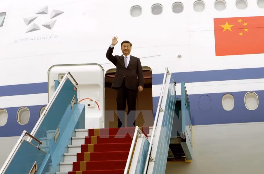  Le secrétaire général du Parti communiste chinois (PCC) et président chinois, Xi Jinping, est arrivé dimanche matin à Hanoï, entamant sa visite d’État au Vietnam. 