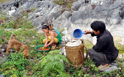  L’eau est rare sur le plateau calcaire de Dông Van.