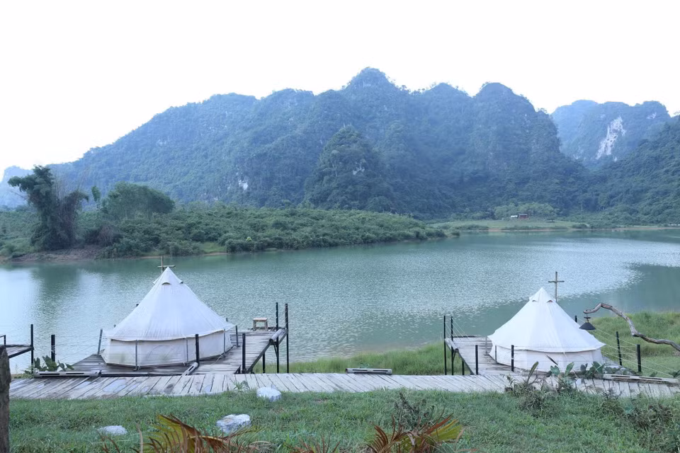 Le camp de yourtes Michi Camp est situé à côté du lac Nông Dung, dans le hameau de Tân Lai, commune de Huu Liên, district de Huu Lung. Photo: VNA 