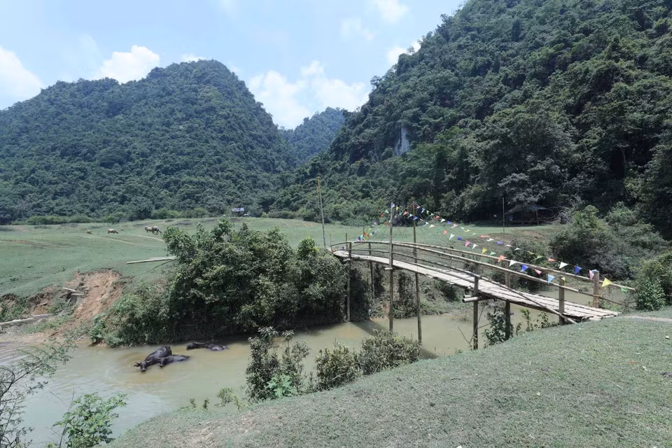 Les touristes sont immergés dans des paysages naturels d'une grande beauté. Photo: VNA 