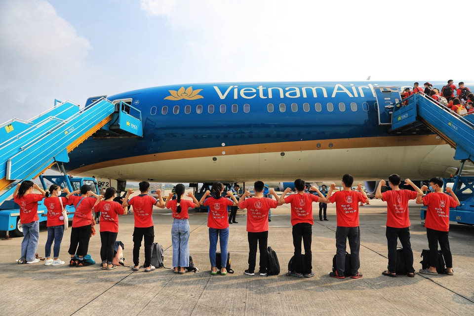 Ce sera un souvenir inoubliable pour des étudiants volontaires. Photo: VNA