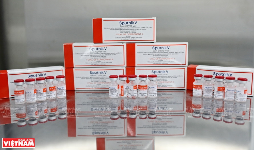 Boîte de vaccins Sputnik V terminée. Photo: Vietnam Illustré