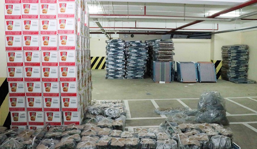 L'équipement de base de l'hôpital de campagne comprend des lits pliants, des couvertures, des oreillers, des fournitures médicales... Photo: VNA