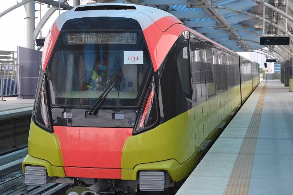 Un train s'arrête à la gare S8. Photo: VNA