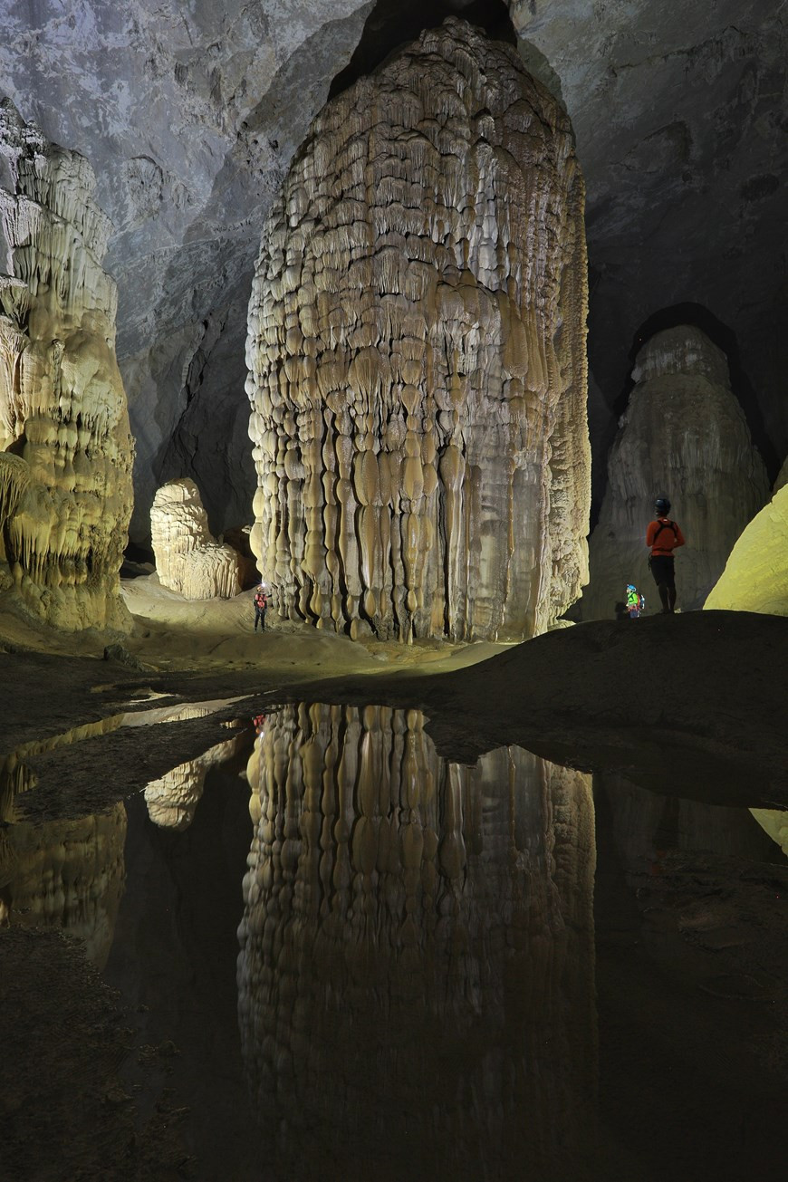 Enfin, la Miss Univers 2017 H hen Niê a accompli son parcours en surmontant bien des défis pour conquérir la grotte de Son Doong ayant une beauté époustouflante. Cette grotte est considérée comme la plus vaste au monde. D’après des relevés au laser, la taille de Son Doong est estimée à plus de 9 km de long, avec notamment une galerie ininterrompue de 200 m de haut sur 100 m de large, alors que son volume de 38,5 millions de mètres cubes est occupé par des stalactites géantes mesurant jusqu’à 80 m. Ainsi, les dimensions de la grotte vietnamienne doublent celles de son homologue malaisienne de Deer Cave (Grotte du Cerf), la plus grande galerie souterraine du monde connue jusqu’alors. Photo : Hai An/Vietnam+ 