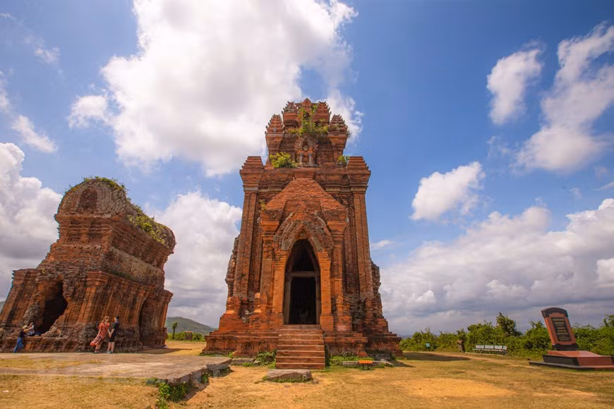 La tour Banh It au hameau Dai Le, commune de Phuoc Hiep, district de Tuy Phuoc.