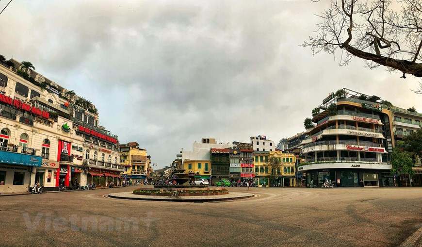  La place Dong Kinh Nghia Thuc, tout près du lac de l’Epée restituée est désertée.