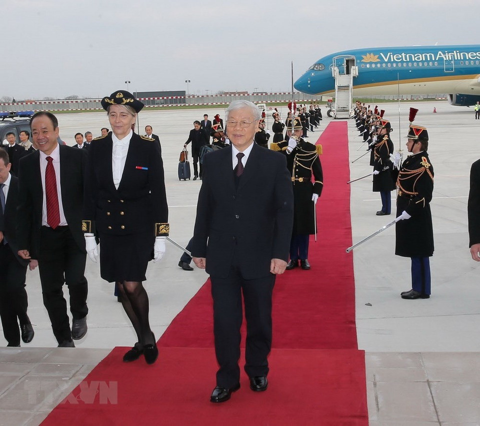 Le secrétaire général du Parti communiste du Vietnam (PCV) Nguyên Phu Trong arrive dimanche à 17h (heure locale) à l’aéroport d’Orly (Sud de Paris), entamant sa visite officielle en France sur invitation du président français, Emmanuel Macron.