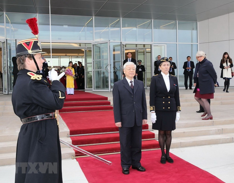 La cérémonie d'accueil du secrétaire général du PCV Nguyên Phu Trong à l’aéroport d’Orly.