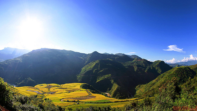 Une vallée de A Lu vue d’en haut.